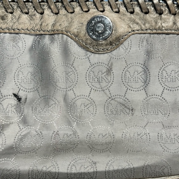 Michael Kors Vintage Tan Leather Chelsea Medium Messenger bag - Great Condition - Picture 12 of 16